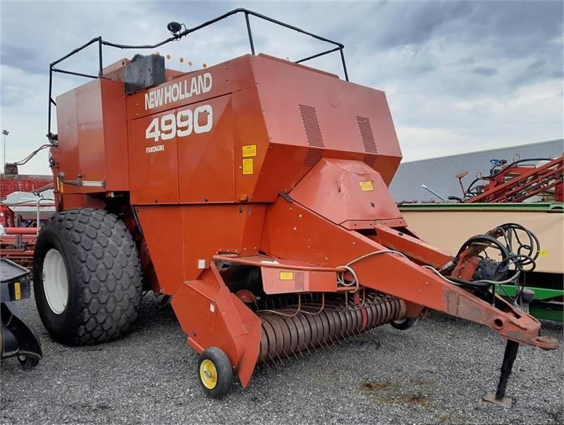 E-FARM: New Holland 4990 - Presse à balles - id UJLDLZ7 - 6 700 € - Année: 1999 - Danemark