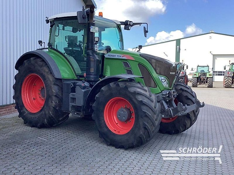 E-FARM: Fendt 724 Vario ProfiPlus - Traktor - id TGSQDIM - 108.885 € - Baujahr: 2016 - Abgelesene Motorstunden: 5.675,Motorleistung (PS): 241,Deutschland