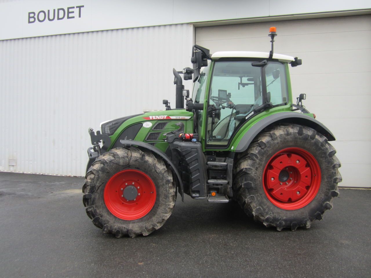 E-FARM: Fendt 514 Vario Power - Tractor - id IFUFTNB - 120.000 € - Año: 2022 - Horas: 1.402,Potencia del motor: 140,Francia