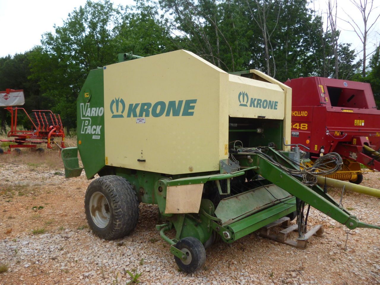 E-FARM: Krone Vario Pack 1500 - Lis - id 86VNK3D - 8 900 € - Rok výroby: 2004 - Celkový počet vyrobených balíků: 30 000,Francie