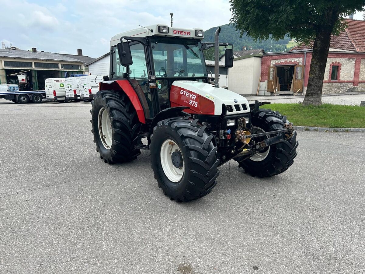 Steyr 975 tractor €23,250