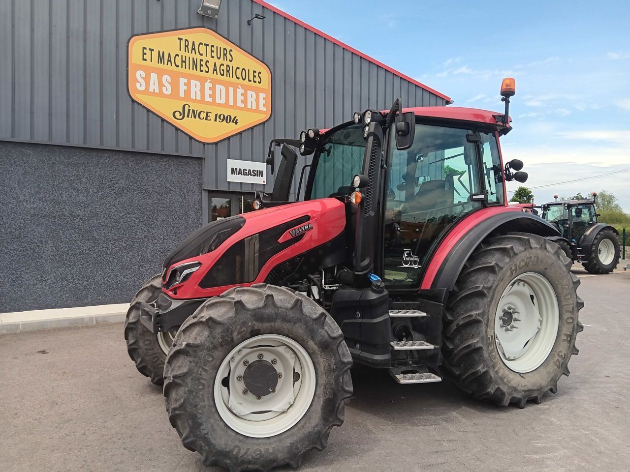 Valtra G 105 Tractor €61,500