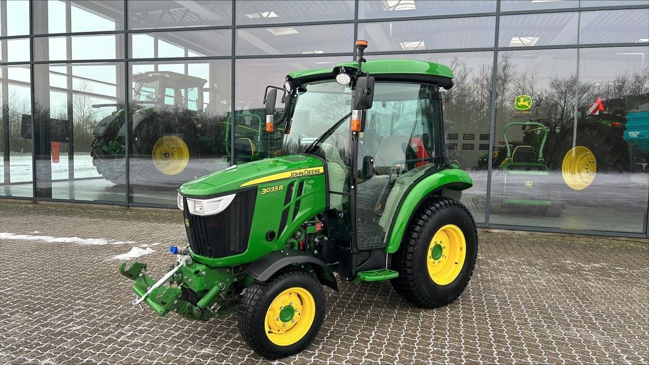 John Deere 3033 R tractor €39,555