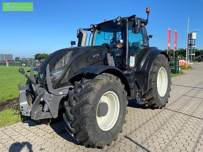 E-FARM: Valtra T174e - Tractor - id KMKKINV - €119,500 - Year of construction: 2021 - Engine hours: 663,Engine power (HP): 176.75,Germany