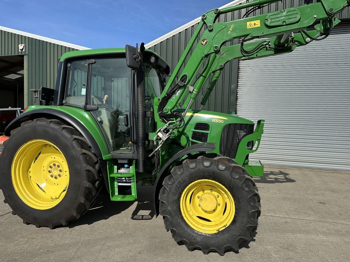 Ohne schwere Arbeit: John Deere 6330 Premium AutoPowr für 37.990 Euro