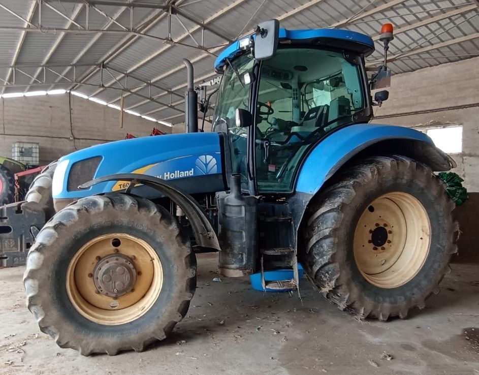 New Holland T 6080 Traktor