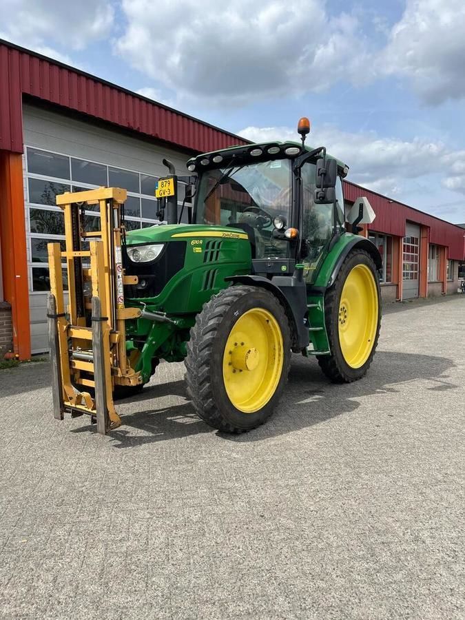 John Deere 6110 R Traktor