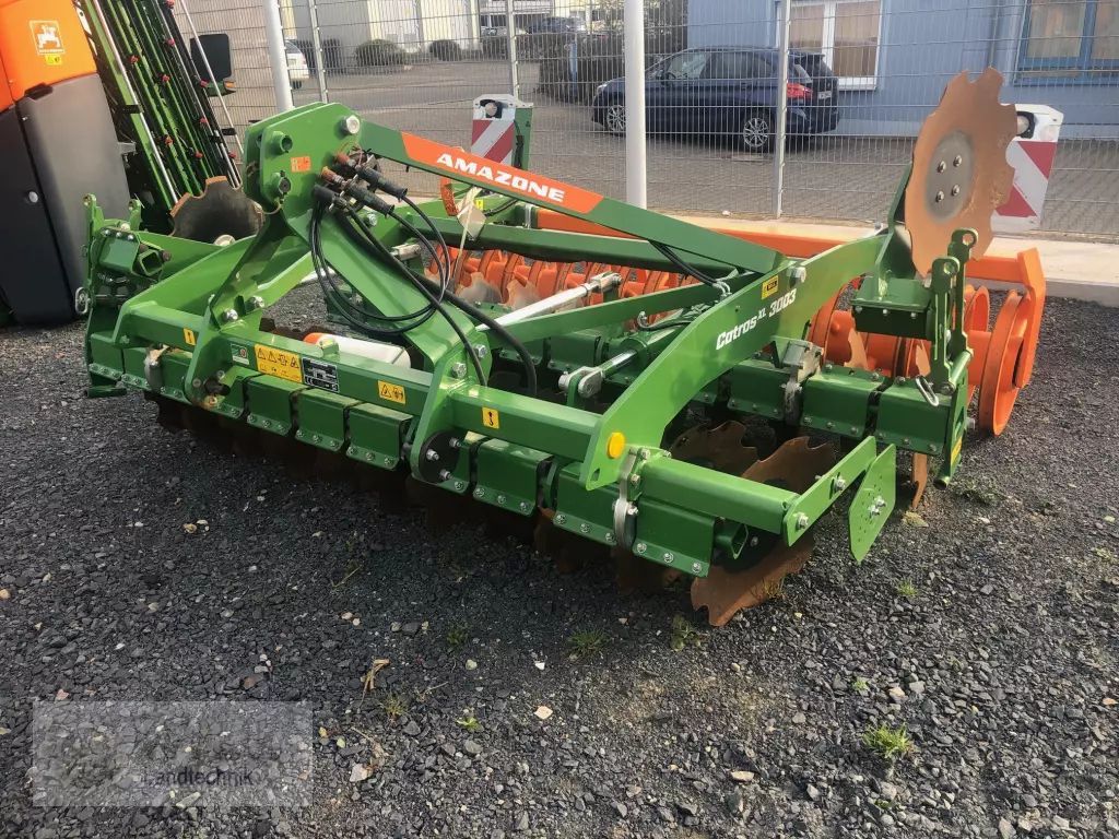 E-FARM: Amazone catros 3003 xl - Herse à disques et disque compact - id VJKU5U5 - 16 800 € - Année: 2020 - Allemagne