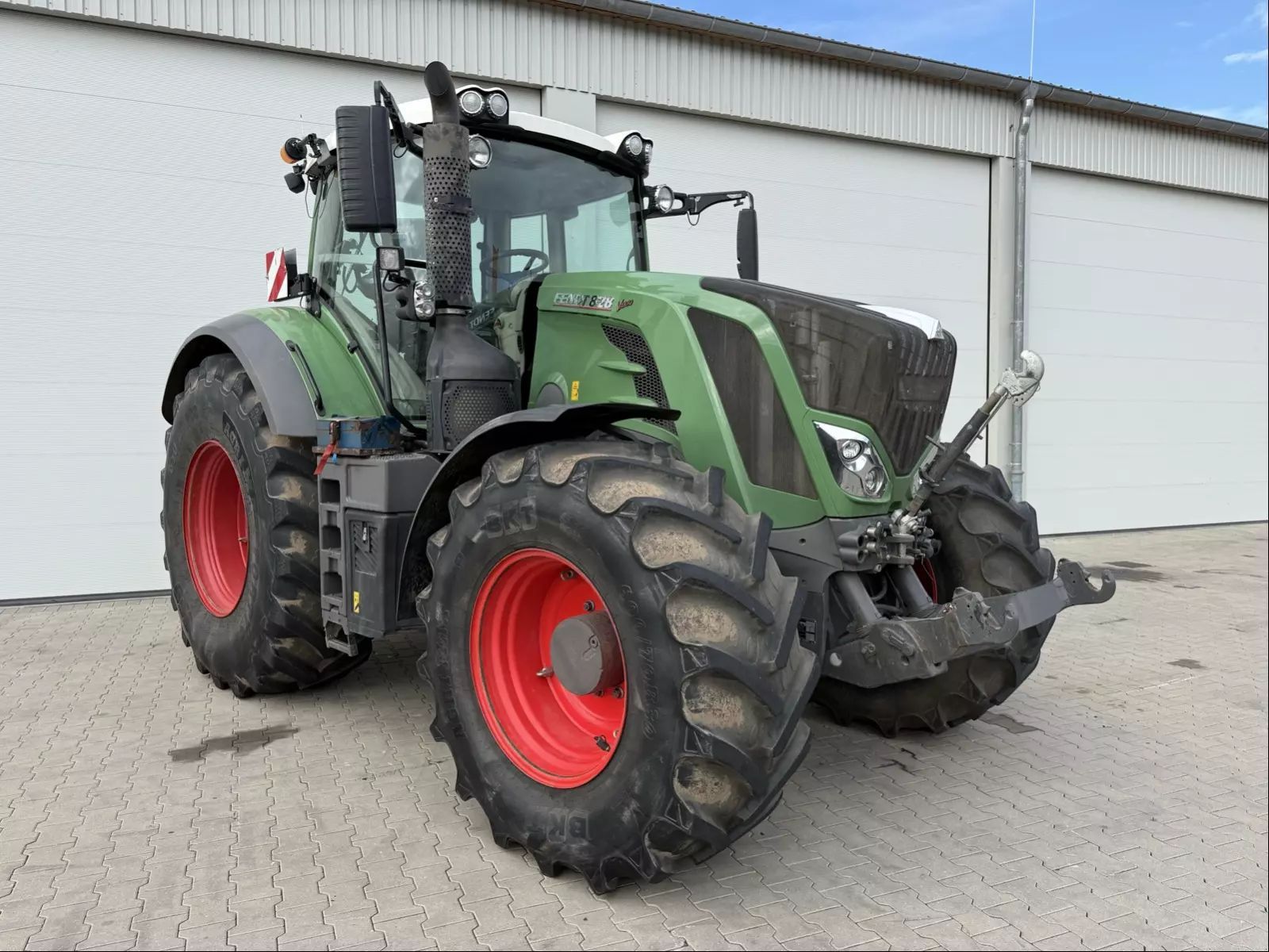 E-FARM: Fendt 828 Vario ProfiPlus - Tractor - id BNK5CG4 - €82,500 - Year of construction: 2016 - Engine hours: 6,395,Engine power (HP): 260,Germany
