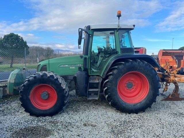 E-FARM: Fendt 714 Vario - Tractor - id CM4GSDG - 59.000 € - Año: 2001 - Horas: 6000,Potencia del motor: 145,Italia