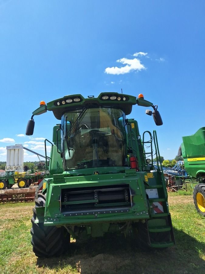 E-FARM: John Deere T 560 - Combine harvester - id DMJTCWV - €265,000 - Year of construction: 2023 - Engine hours: 285,France