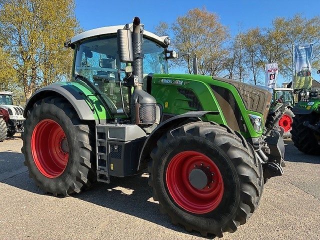 Fendt 828 Vario Profi Plus Tractor €109,950
