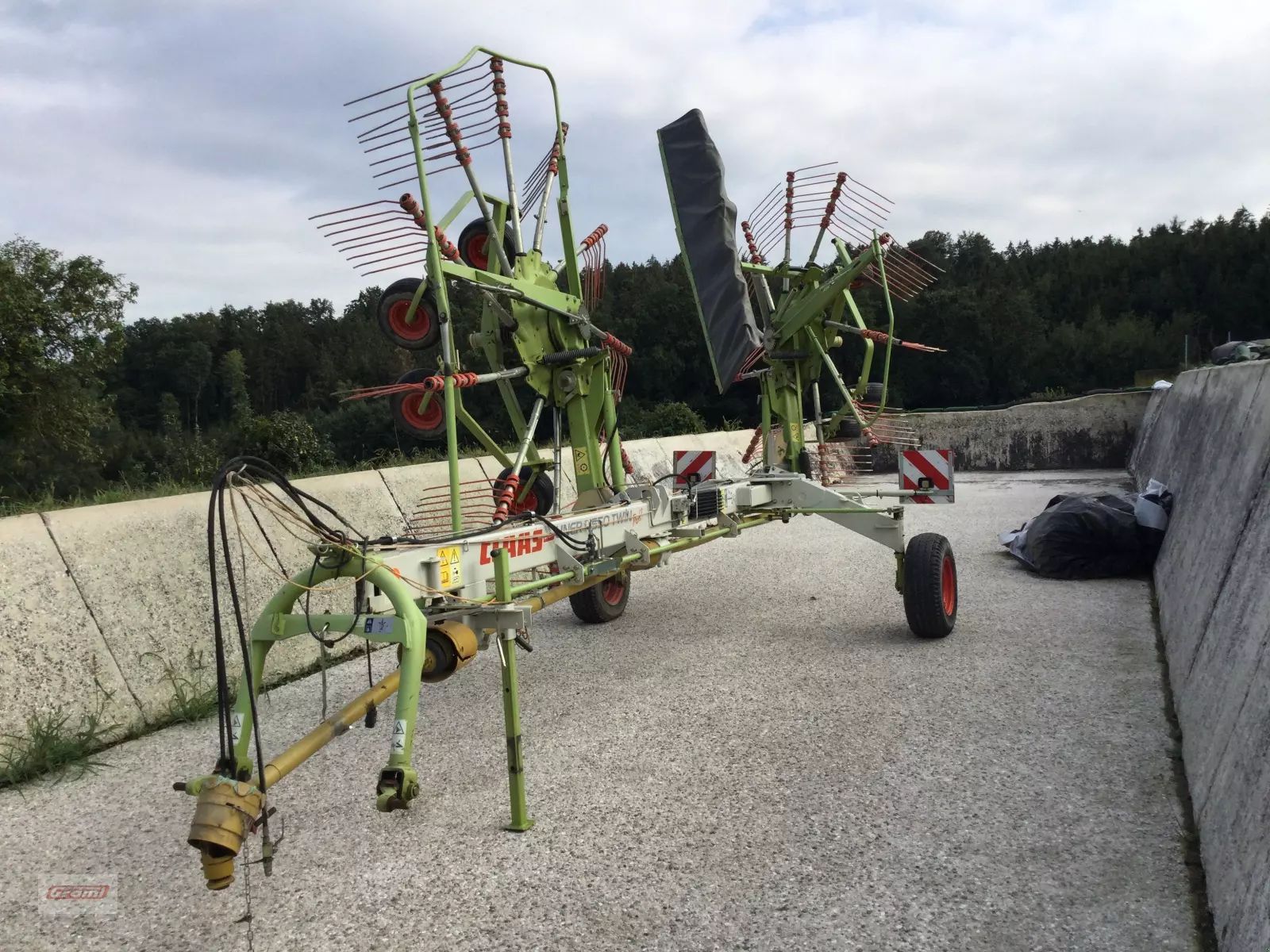 E-FARM: Claas Liner 1550 Twin Profil - Schwader - id 1F1DRXK - 10.840 € - Baujahr: 2012 - Deutschland