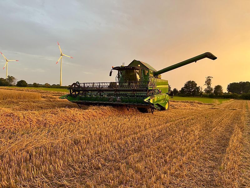 John Deere T 550i Combine harvester €165,000