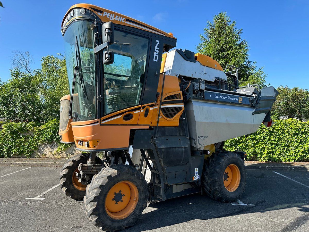 E-FARM: Pellenc porteur multifonction optimum 750 - Grape harvester - id QVICTDX - €48,000 - Year of construction: 2014 - France