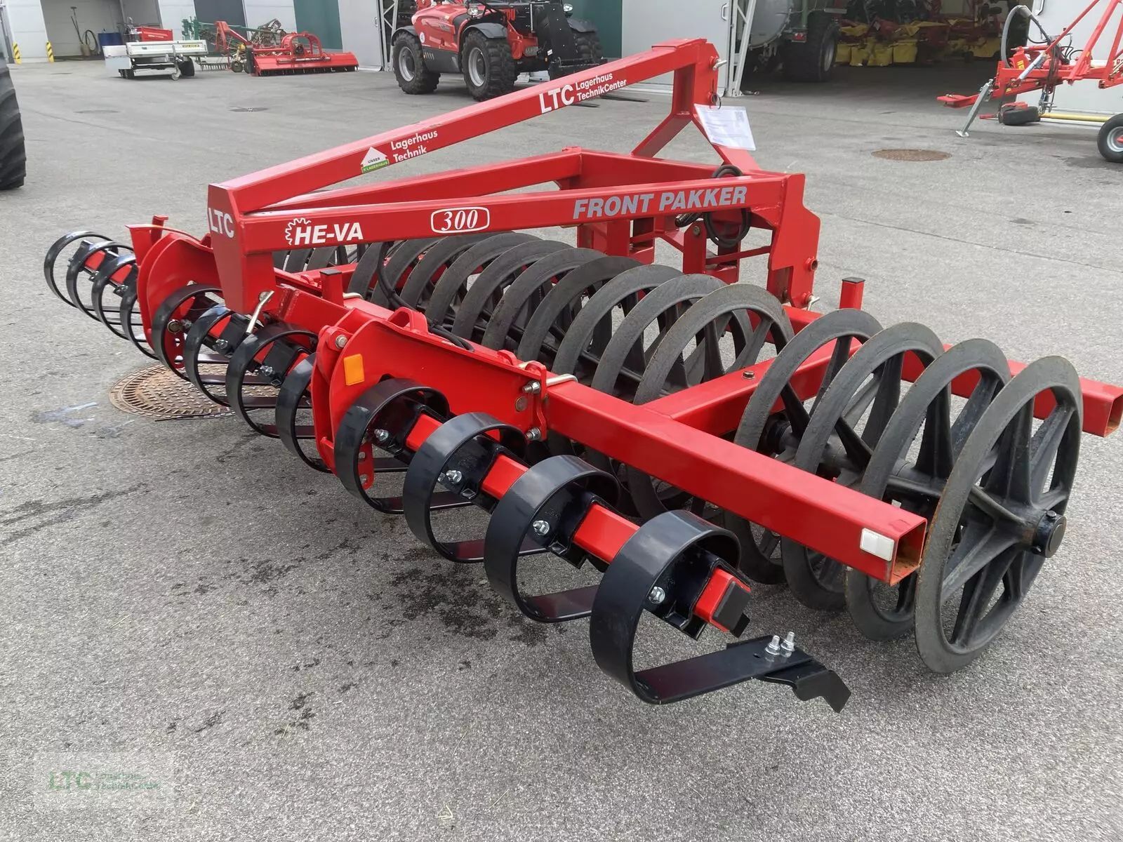 E-FARM: HE-VA front pakker 300 - Walze - id P1L3MRE - 6.458 € - Baujahr: 2022 - Österreich