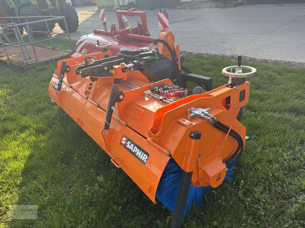 E-FARM: SAPHIR skm 28 kehrmaschine - Kommunaltechnik - id DRQYZSW - 7.450 € - Baujahr: 2025 - Deutschland