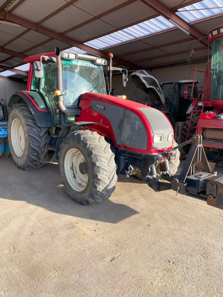 E-FARM: Valtra T121 - Tracteur - id ANP55EN - 36 000 € - Année: 2008 - Lecture du nombre d'heure: 8 800,Puissance du moteur (chevaux): 133,France