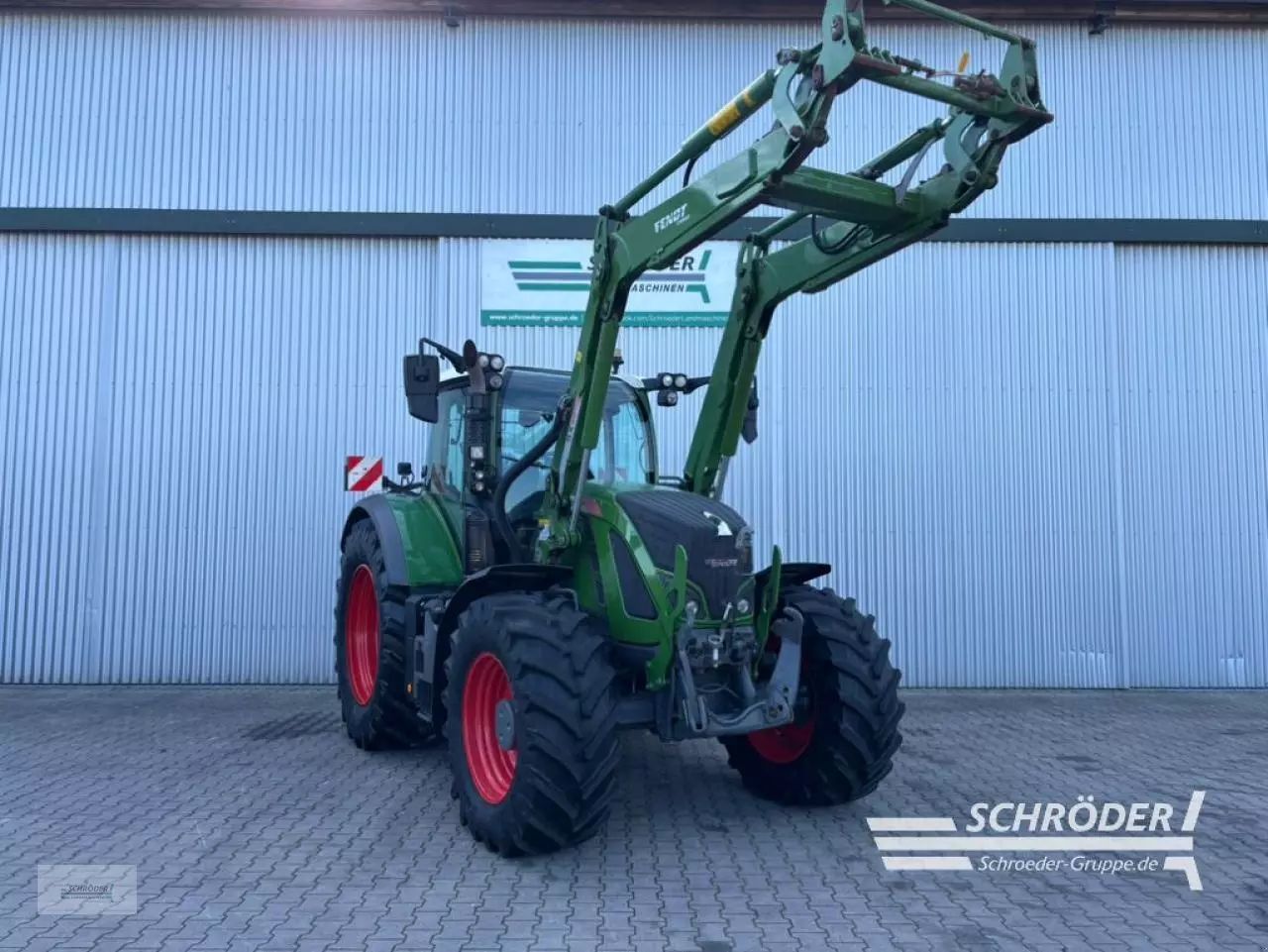 Fendt 724 Vario Power Tractor €92,885