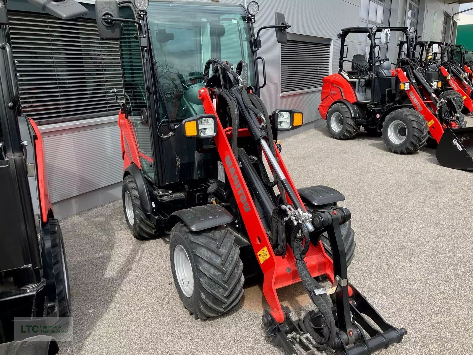 E-FARM: Manitou manitou mla2-25 - Gumikerekes homlokrakodó - id G7QQJ3E - 33 250 EUR - Gyártási év: 2023 - Üzemóra (motor): 10,Motor teljesítménye (LE): 24,Ausztria