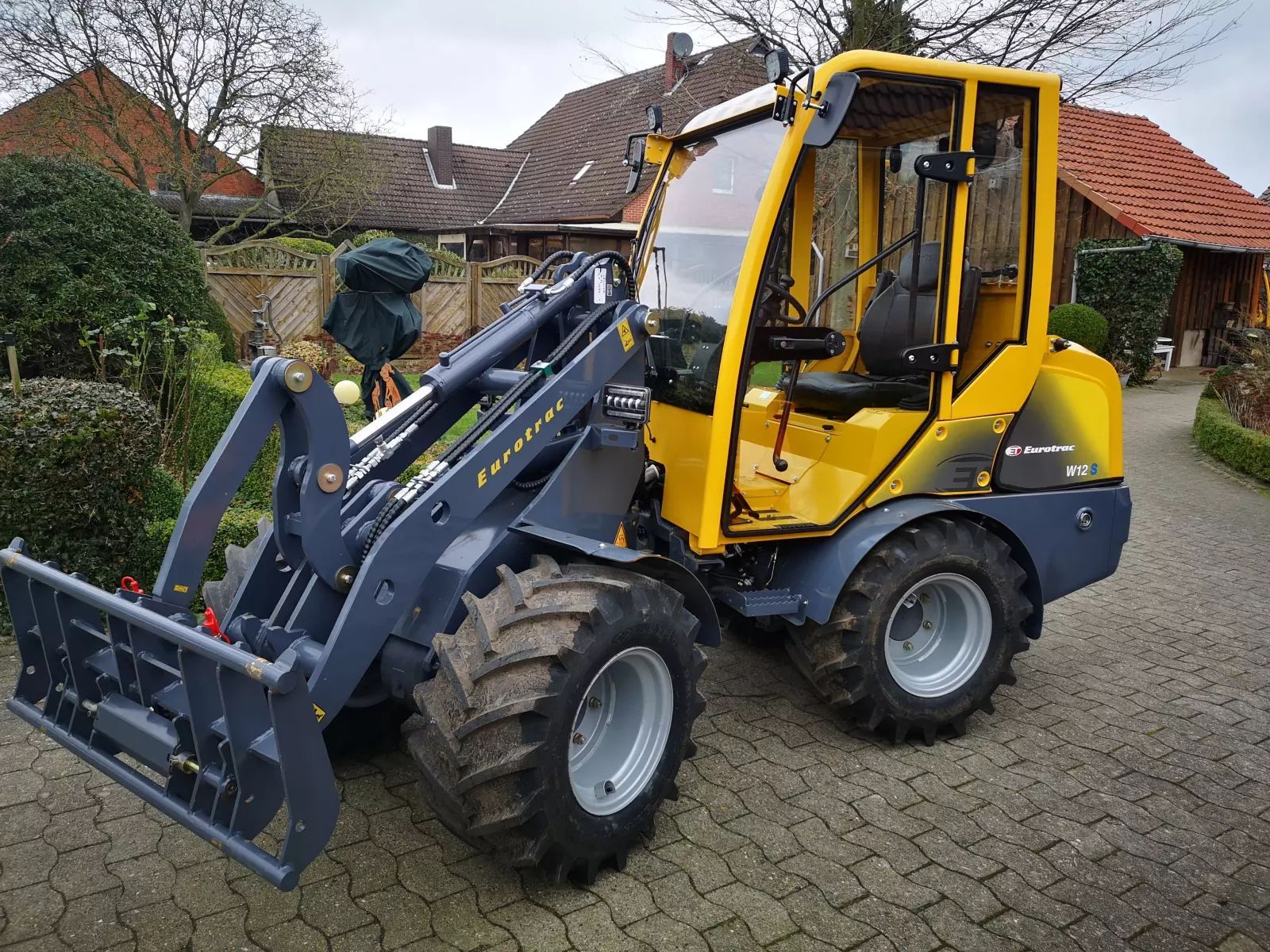 Eurotrac w12 Teleskopradlader 27.042 €