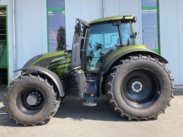 Valtra T 235 Tractor €127,000