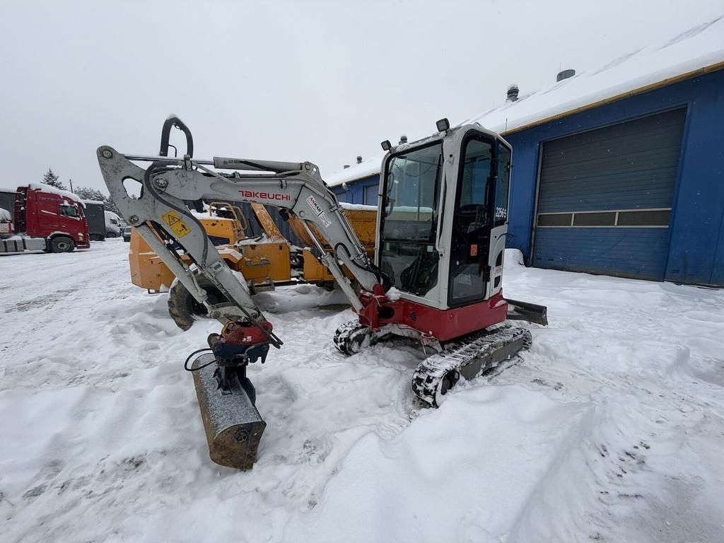 Takeuchi tb325r Mini-pelle 27 518 €