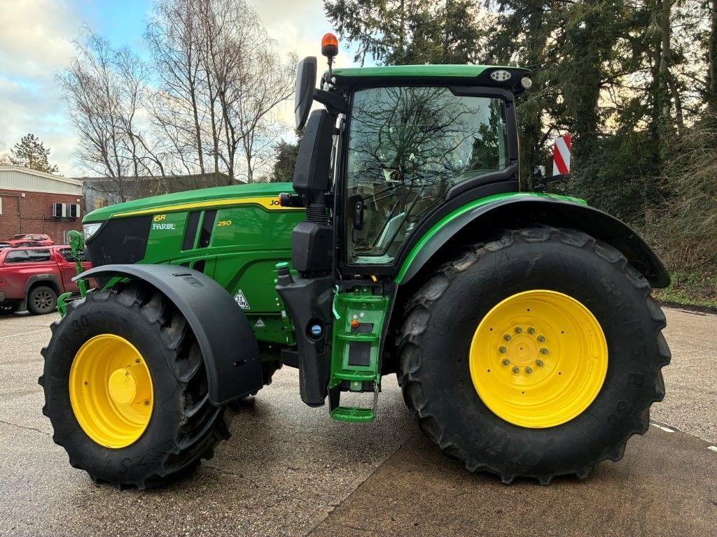 John Deere 6R 250 Tractor €178,154