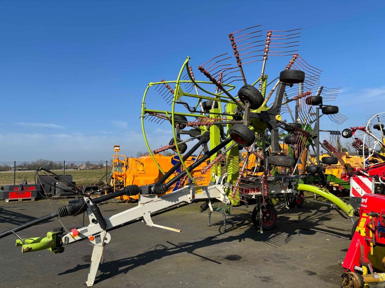 E-FARM: Claas Liner 2600 - Tedder - id DMZBJFN - €14,300 - Year of construction: 2017 - France