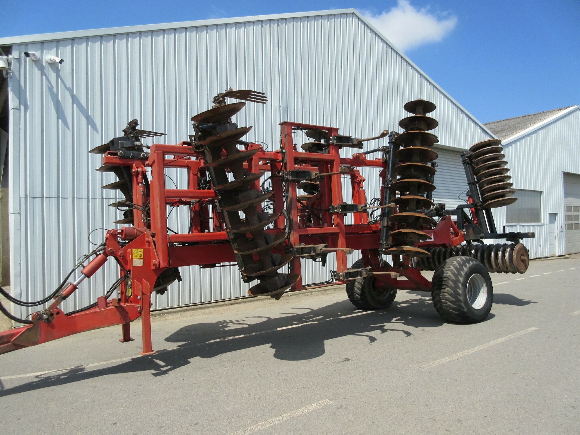 E-FARM: GREGOIRE BESSON dechaumeur - Cultivateur - id AFUVA5W - 12 500 € - Année: 2005