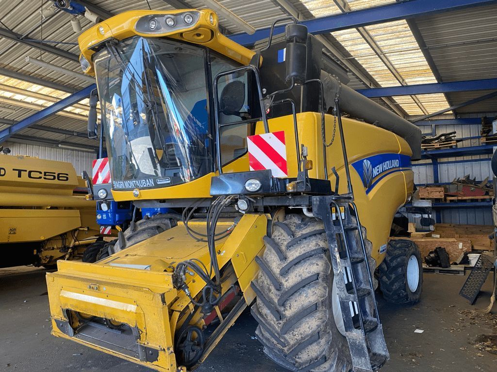 E-FARM: New Holland CX 5080 Elevation - Moissoneuse-batteuse - id MNB95PD - 89 000 € - Année: 2014 - Lecture du nombre d'heure: 2 064,France
