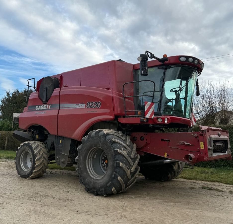 Case IH Axial-Flow 8230 Cosechadora 150.000 €