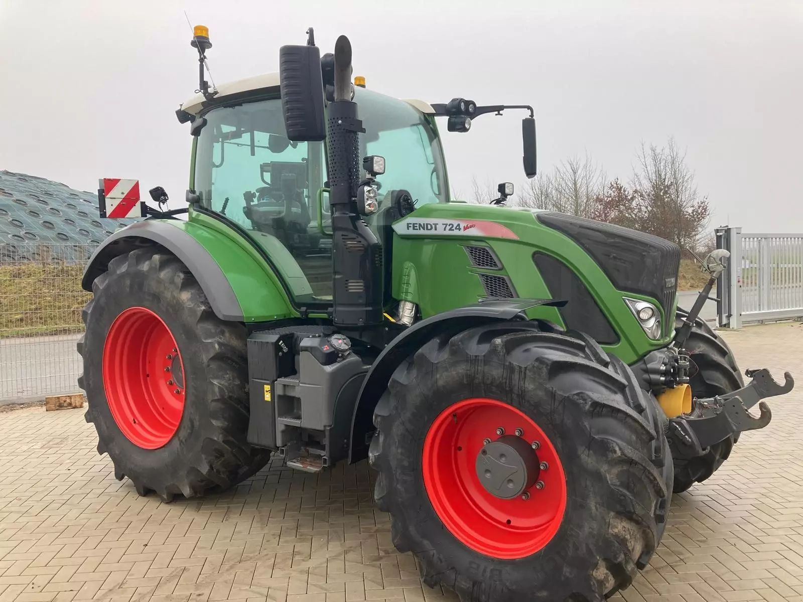 E-FARM: Fendt 724 Vario - Tractor - id 7I2SMCX - 125.000 € - Año: 2018 - Horas: 4368,Potencia del motor: 240,Alemania