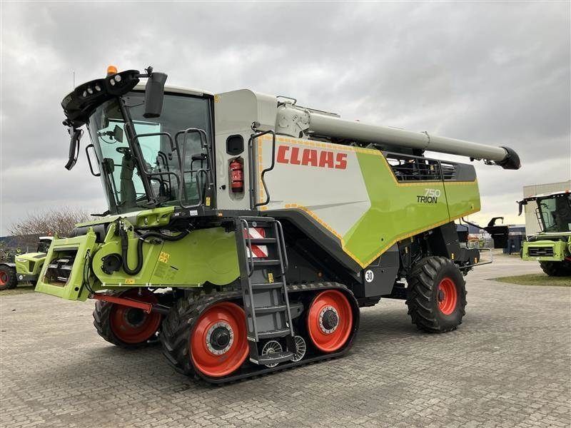 E-FARM: Claas Trion 750 Terra Trac - Moissoneuse-batteuse - id EJNE7DA - Année: 2023 - Lecture du nombre d'heure: 203,Puissance du moteur (chevaux): 435,Allemagne