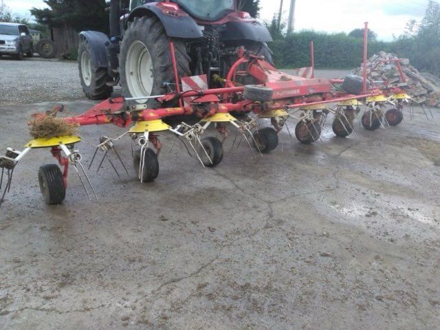 E-FARM: Pöttinger hit 81n - Kreiselheuer - id RNQ7GAF - 5.400 € - Baujahr: 2010 - Frankreich