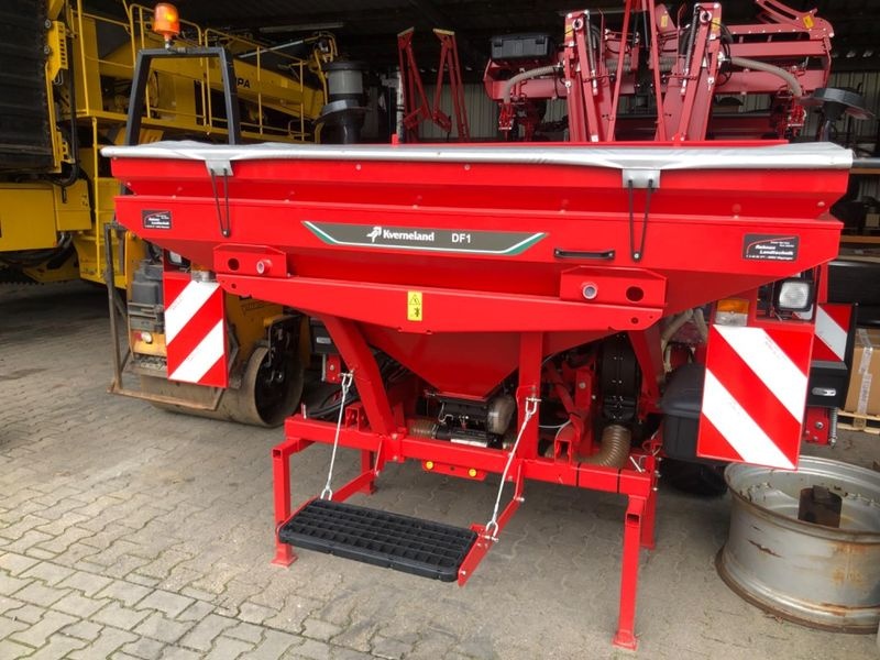 Kverneland df1 fronttank drill €15,750