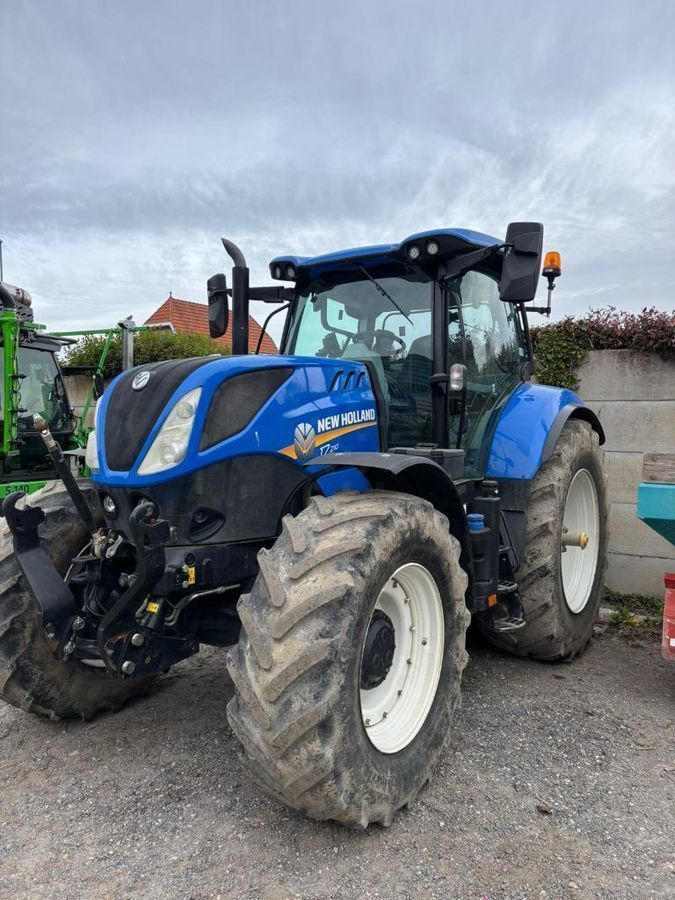 New Holland T7.210 Traktor