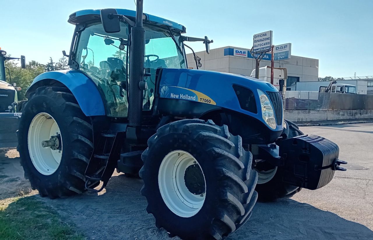 New Holland T 7060 Tractor