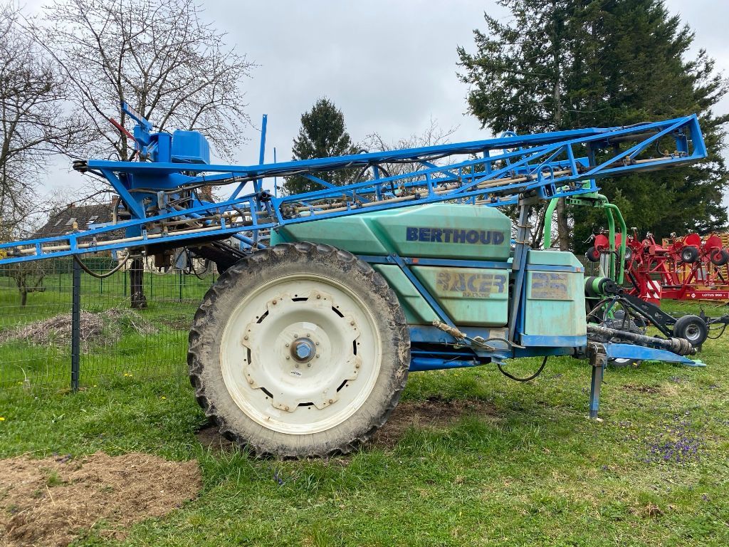 E-FARM: Berthoud Racer 2500 - Pulvérisateur - id IT45NUP - 6 000 € - Année: 1997 - France