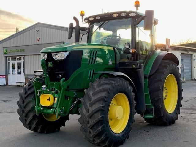 John Deere 6215 R Tractor €158,746