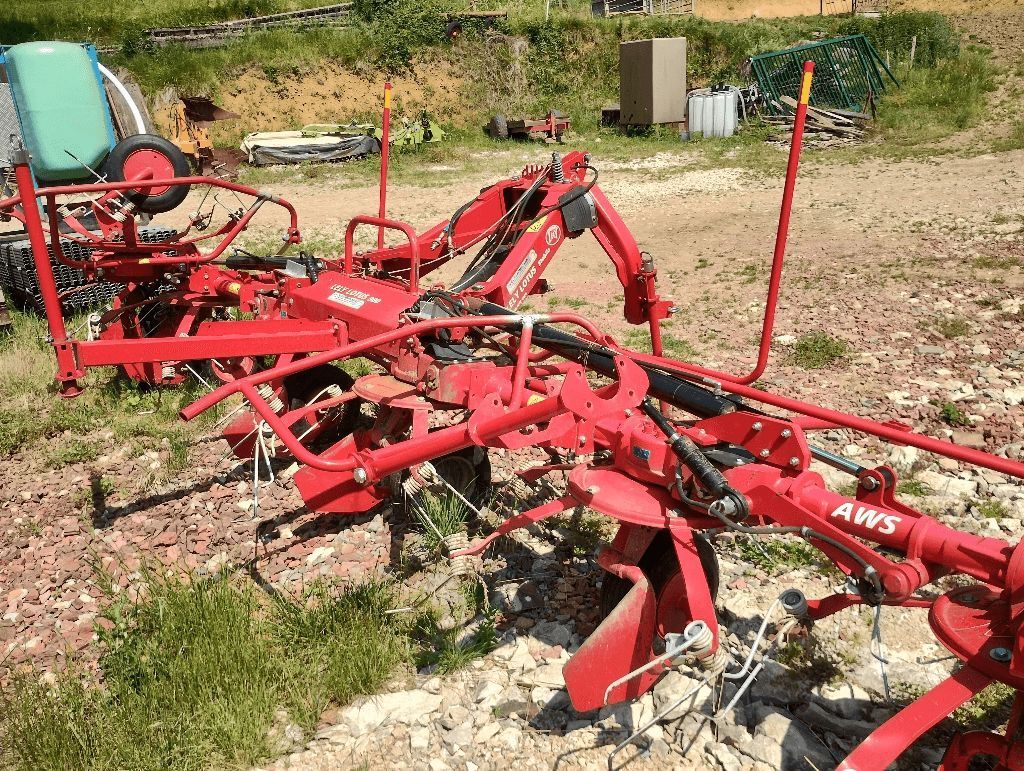 E-FARM: Lely Lotus 900 - Kreiselheuer - id 4VFRVB8 - 6.200 € - Baujahr: 2016 - Frankreich