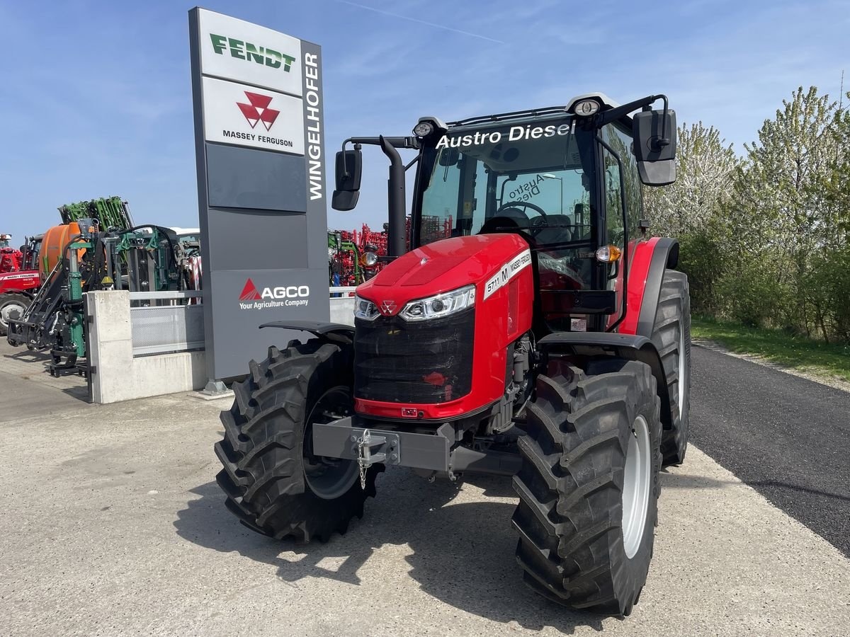 Massey Ferguson 5711 tractor 54 120 €