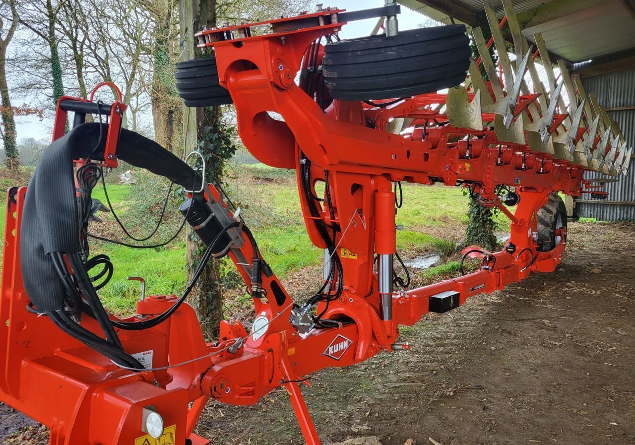 Kuhn vari-leader Charrue 58 000 €