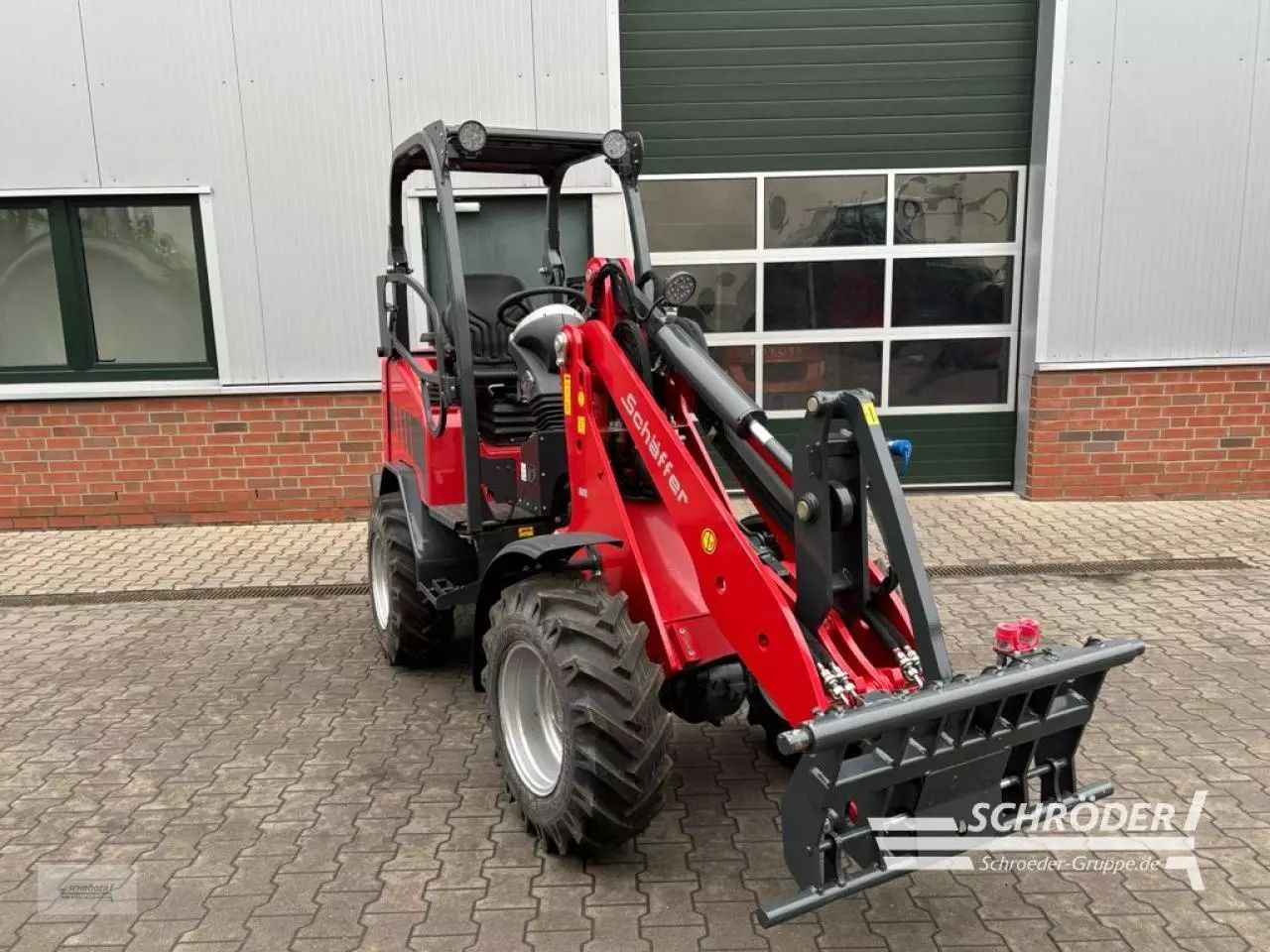 E-FARM: Schäffer 3650 - šarnyrinis krautuvas - id TD9GP6H - 39 885 € - Gamybos metai: 2023 - Variklio darbo valandos: 4,Variklio galia (AG): 38,Vokietija