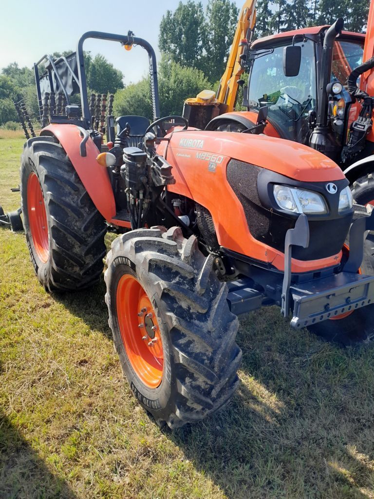 E-FARM: Kubota M 8560 - Traktor - id WSBXCIA - 32.800 € - Baujahr: 2014 - Abgelesene Motorstunden: 4.300,Motorleistung (PS): 86,Frankreich