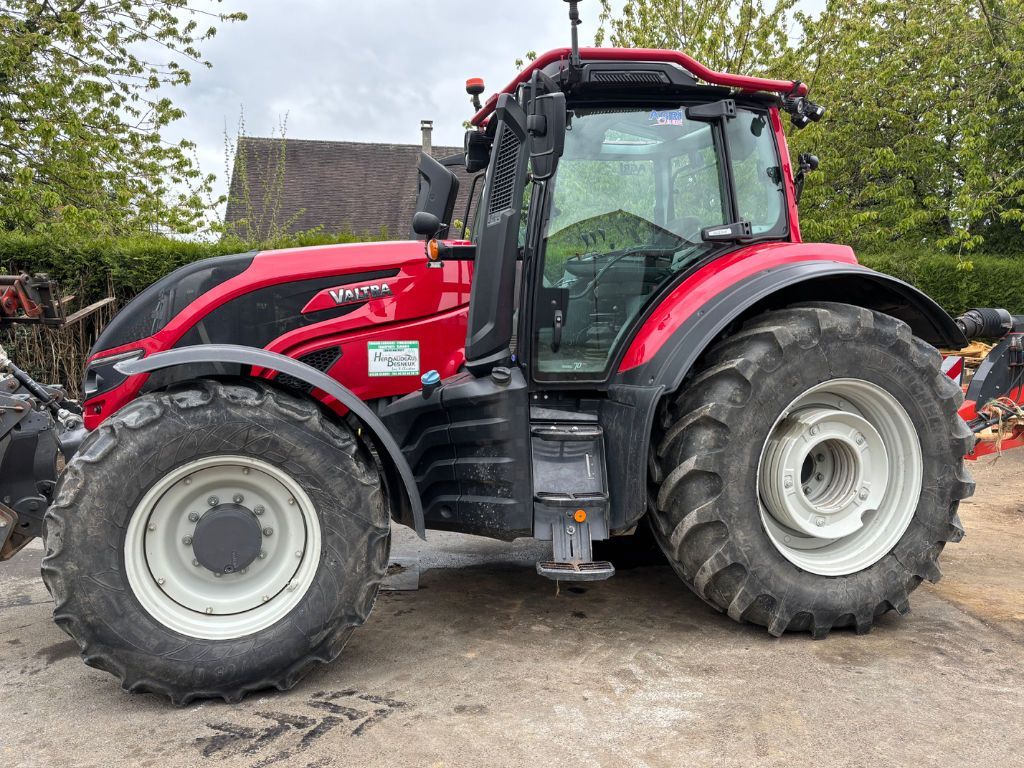 E-FARM: Valtra T174e - Tractor - id HN1PUBW - €75,000 - Year of construction: 2021 - Engine hours: 4,850,Engine power (HP): 175,France