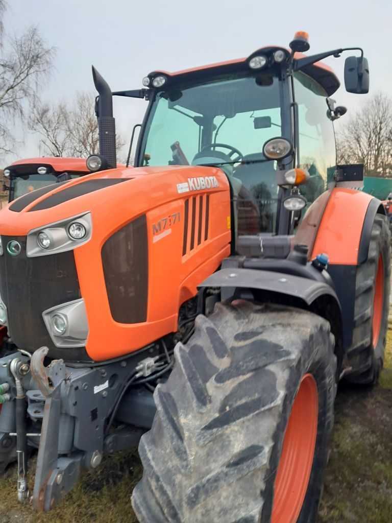 E-FARM: Kubota M7171 - Tracteur - id NEYT2ZH - Année: 2016 - Lecture du nombre d'heure: 5 800,Puissance du moteur (chevaux): 170,France