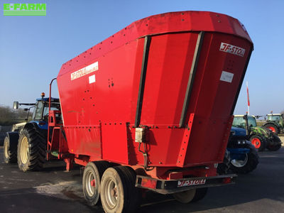 E-FARM: JF Stoll feeder vm27 - Mixer feeder - id ZJ3KYAC - €10,000 - Year of construction: 2008 - France