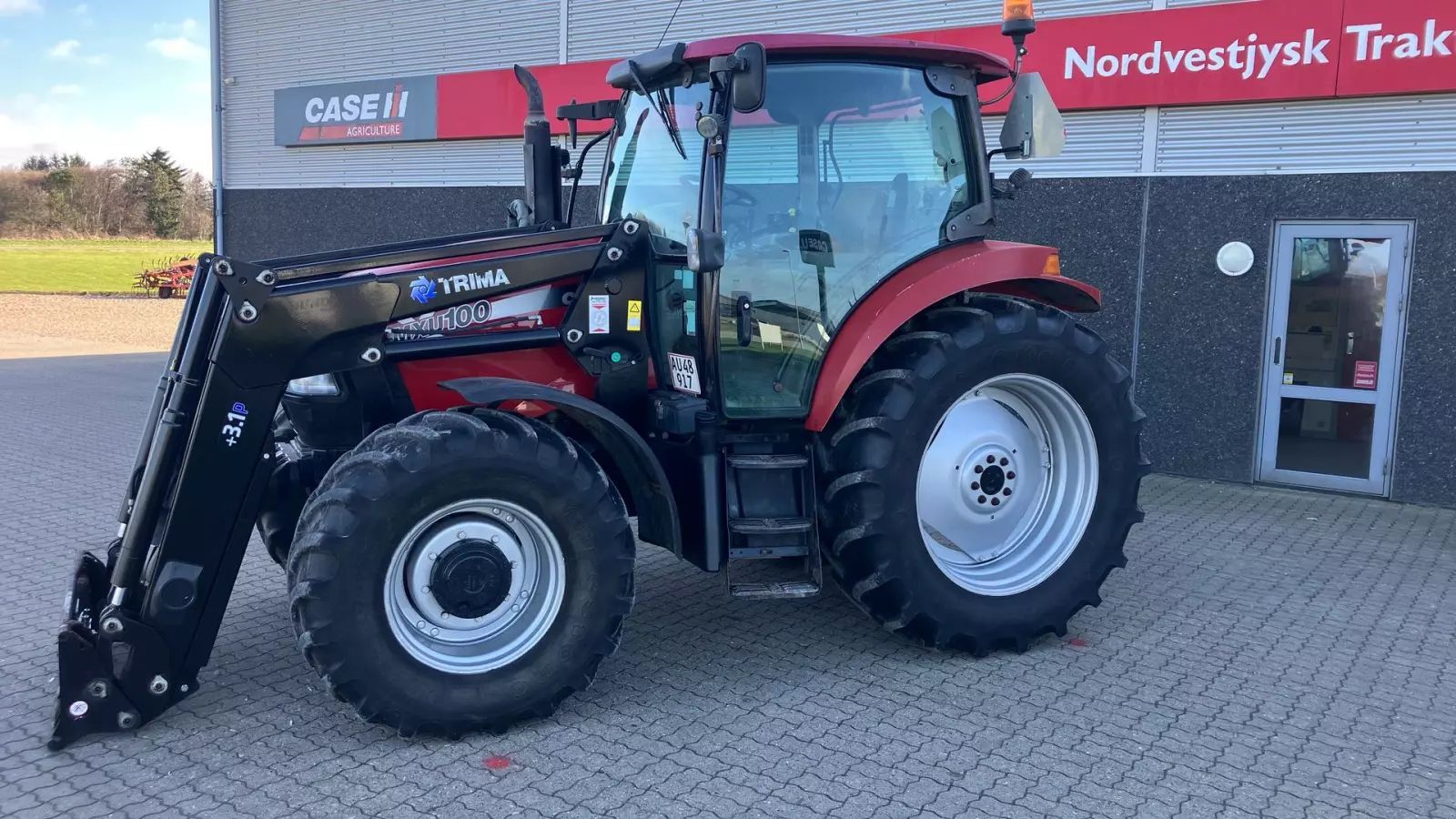 Case IH MXU 100 Tractor