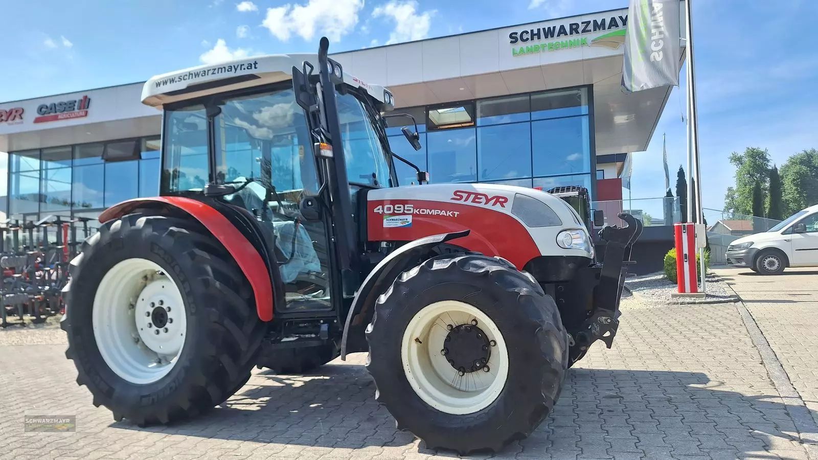 E-FARM: Steyr Kompakt 4095 - Tractor - id 17LYZTX - €35,841 - Year of construction: 2010 - Engine hours: 5,696,Engine power (HP): 99,Austria